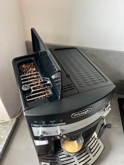 Kávovar DeLonghi Magnifica ESAM 3000.B - 3
