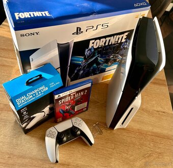 PS5 Slim s mechanikou, záruka, příslušenství, top stav - 3