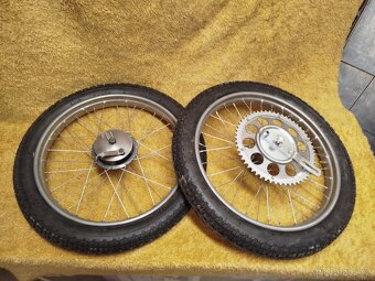 Jawa 550 v započaté renovaci + nové díly - 3