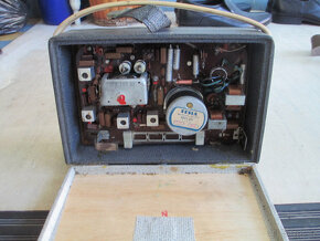 Jedno z prvních přenosných transistorových radii - 3