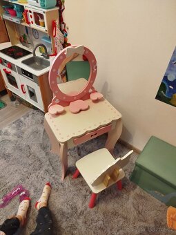 Kosmetický stolek - 3