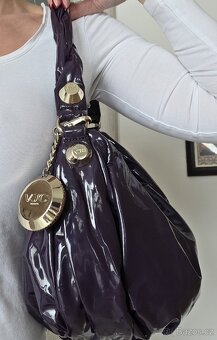 Kabelka Versace pc: 17.000kč - 3