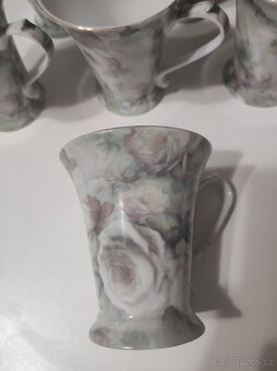 Porcelánové šálky s podšálky s romantickým motivem - 3