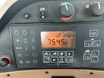 Prodej traktoru John Deere 8220 - 3