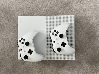 Xbox one S 500GB (2x ovladač + 4x hry na DVD viz. fotka) - 3