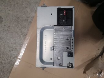 Prodám pěkné rádio z navigací na vw passat B6 - 3
