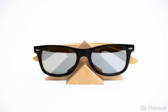 Dřevěný stojan na brýle – Space root - 3