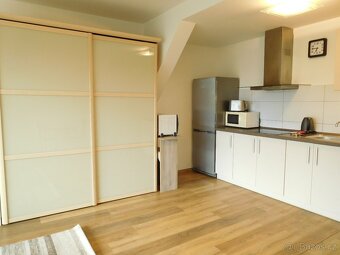 Pronájem pěkného apartmánu 1+kk s balkónem, parkovacím stání - 3