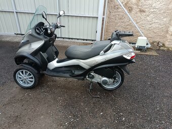 Piaggio mp3 250 LT CZ doklady v ceně +nový kufr šedá 2 - 3