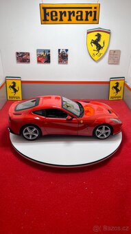 Ferrari F12 Berlinetta 1:18 Hot Wheels REZERVACE - 3