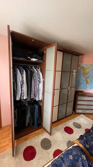 Prodám šatní skříň a komodu IKEA - 3