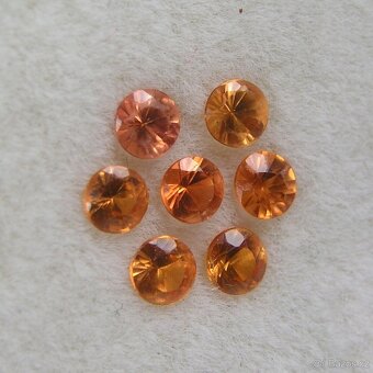 Safír-kulatý-0,12 ct./kus - 3