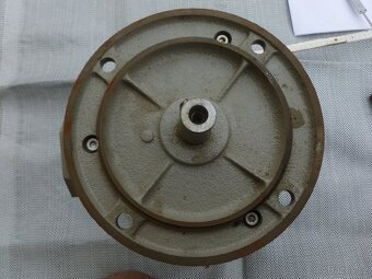 Elektromotor 3 kW / 2850 ot. -přírubový - 3