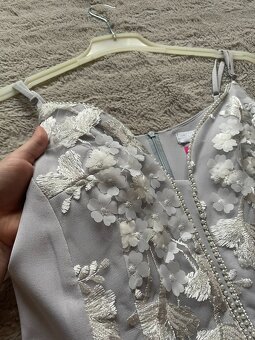 Plesové společenské krátké šaty se zdobením - bílé/šedé - 3