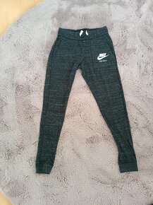 šedé a černé tepláky Nike XS Dri-Fit - 3