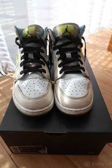 Nike Air Jordan 1 MID SE (GS) velikost 40 - 3