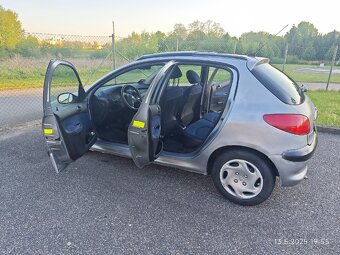 Osobní automobil M1Peuqeot 206 HATCHBACK Šedá Benzín 2001 - 3
