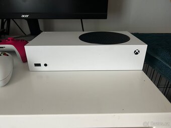 Xbox Series S v super stavu + 2 ovladače - 3