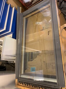 Střešní okna VELUX s roletkou 78x140 jak nový+ okno plast. - 3