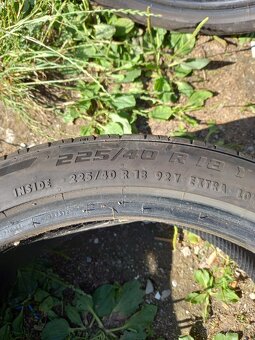 225/40R18 - 3