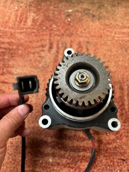 Suzuki GSXR 750 alternator - 3
