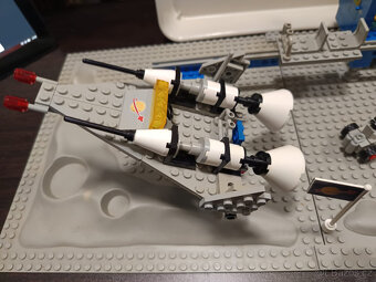 LEGO Space 6970 Beta-1 Command Base - 3