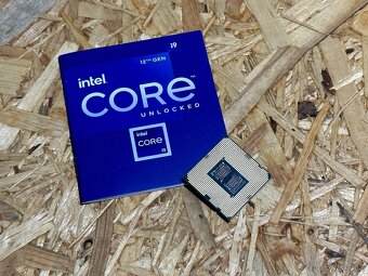 Intel Core i9 10850K ( 10 jádro / 3,6GHz -> 5,2GHz ) - 3