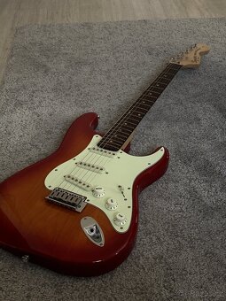 Fender Squier Standard Stratocaster Cherry Sunburst - 3