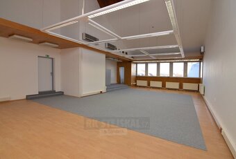 pronájem kanceláře 154m², výtah, parkování, centrum České Bu - 3
