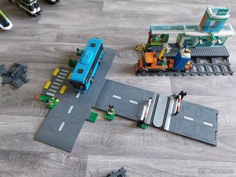 Lego City vlak 60337, Lego City vlakové nádraží 60335 - 3