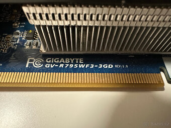 Grafická karta Gigabyte Radeon HD 7950 3GB - 3