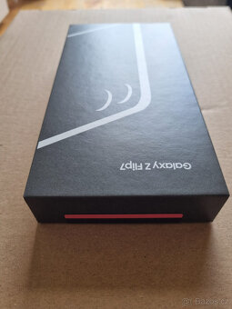 Samsung galaxy Z Flip 7 Coralred - 3