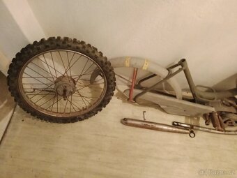 Stadion s11 ušák, policajt - 3