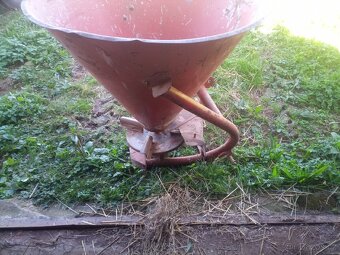 Rozmetadlo, kornout, praskovacka - 3