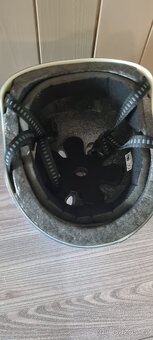 Prilba helma na kolo brusle atd. - 3