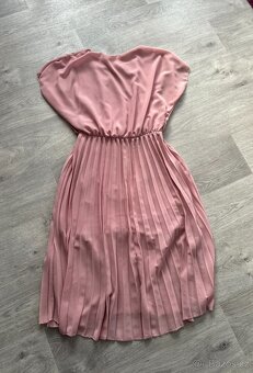 Prodám růžové midi šaty UNI velikost - 3