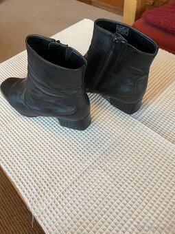 černé kožené kozačky zn.  Ara - 3