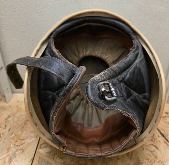 Stará helma kokoska - 3