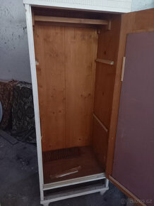 Šatní skříň se zrcadlem - 3