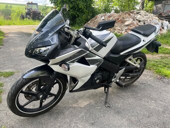 Honda CBR 125R 2009 - 3