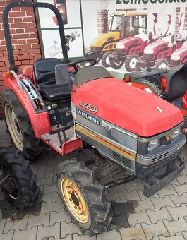 Japonský traktor Mitsubishi MT-201 - 3