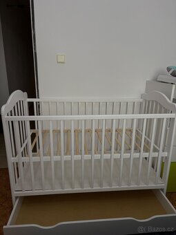 Dětská postýlka + přebalovací pult (komoda) – spěchá - 3