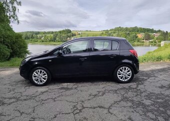 Opel Corsa 1.2 16v Klima, Malé Km benzín manuál 51 kw - 3