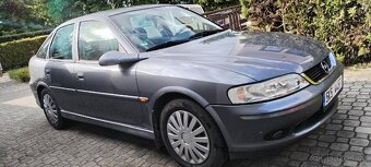 Opel Vectra 1.8i - 3