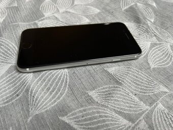 iPhone SE 2020 - 3