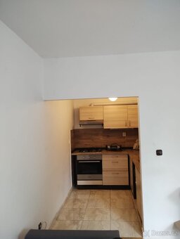 Pronájem bytu 2+kk s balkónem - 3