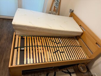 Manželská postel 200x180 masiv, rošty i matrace, pěkný stav - 3