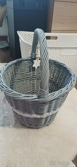 Prouťěný košík šedý design - 3
