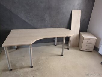 Kancelářské stoly a komoda - 3