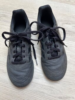 Tenisky sálovky Lotto 32, kopačky turfy Adidas 33 - 3